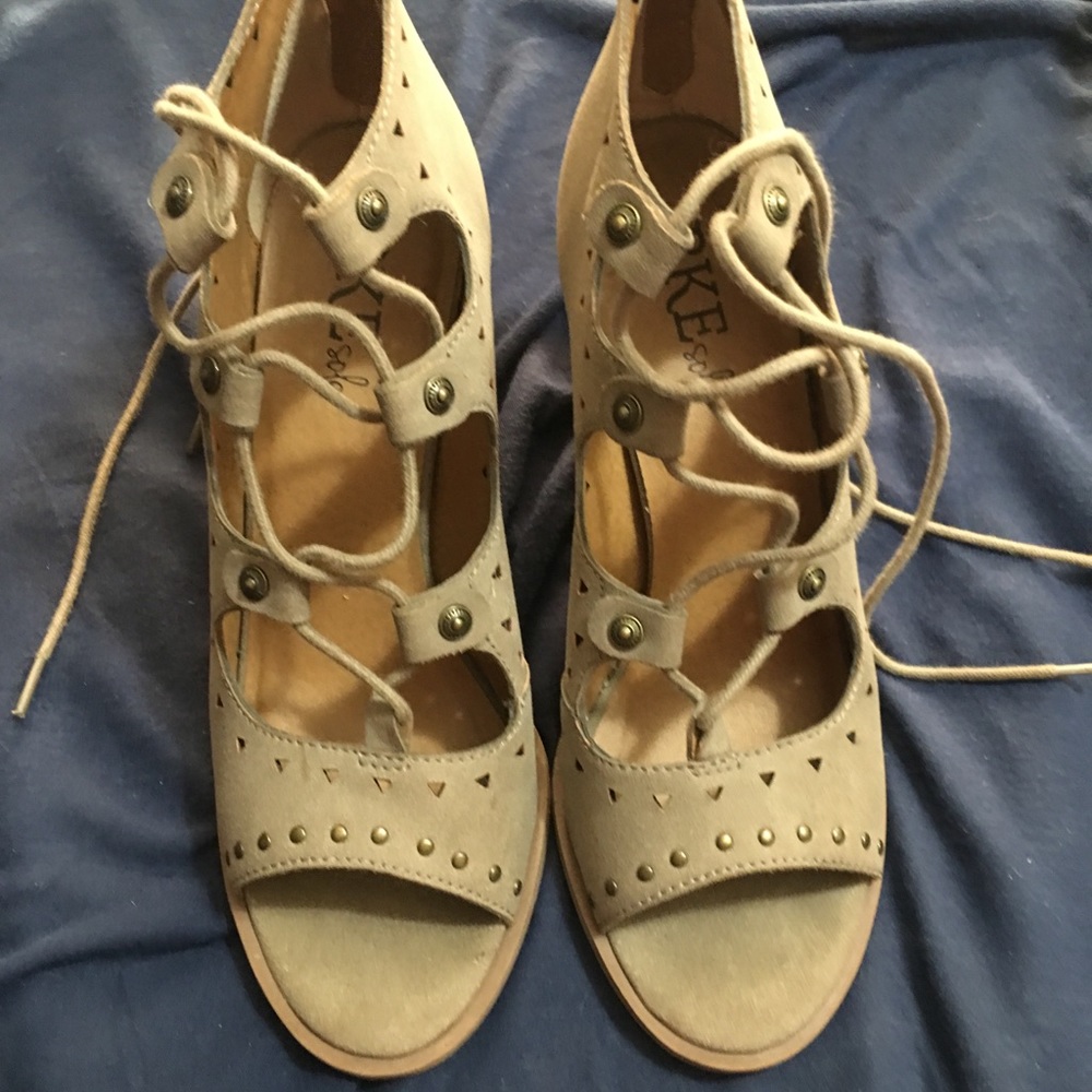 Buckle BKE Sole shoes